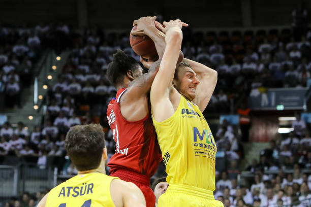 使他在巴黎 使他在巴黎